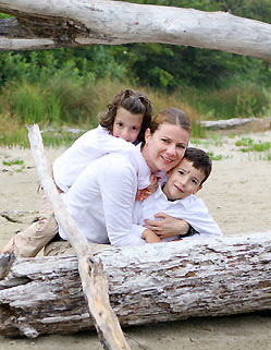 Fremouw Photography, Eugene Oregon Children’s photograper, maternity, newborn, babies, kids, children, tweens, teens, high school senior, family photography bio picture